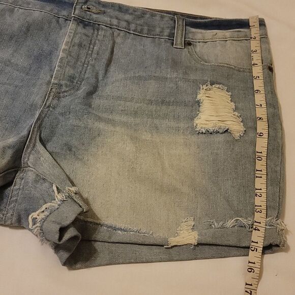 Forever 21 distressed denim shorts size 18 - Picture 7 of 9